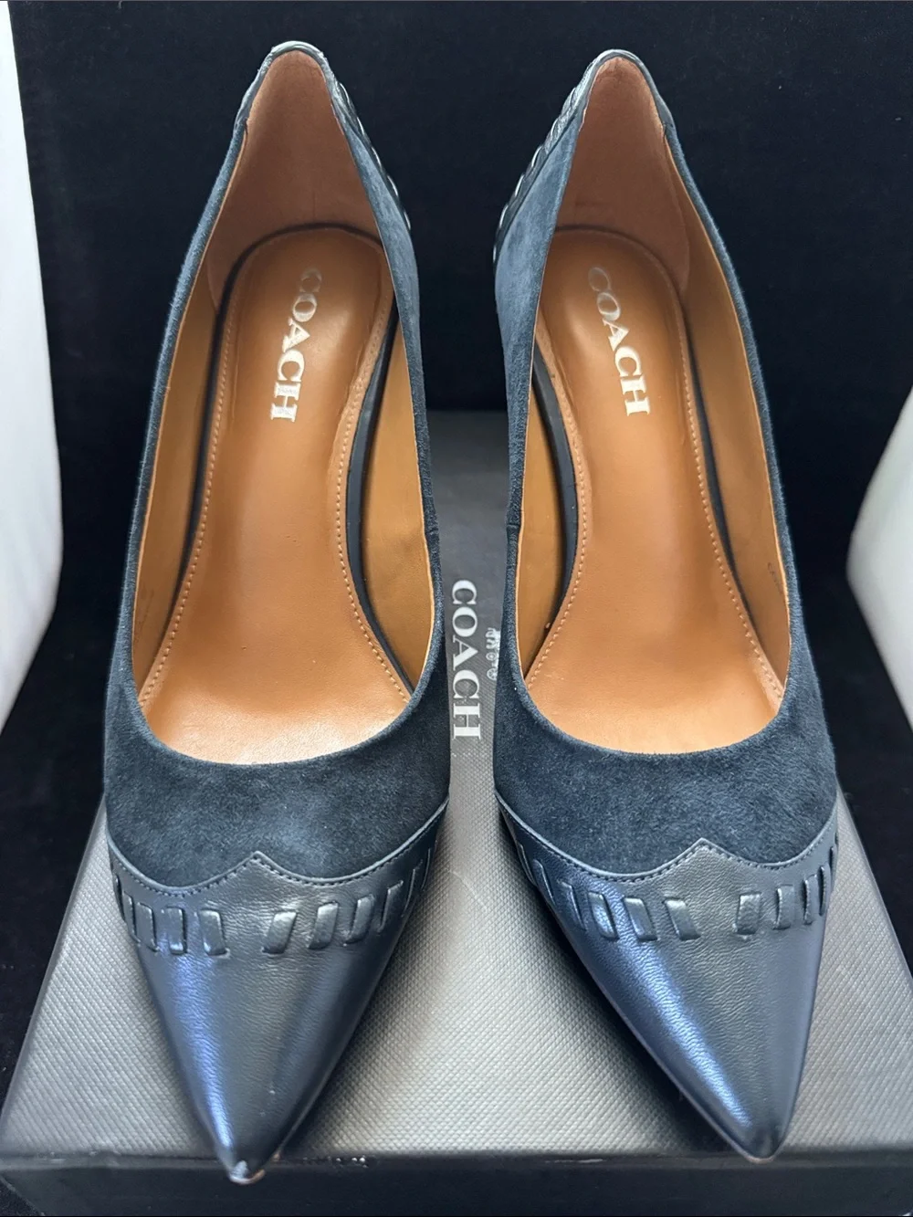 COACH Like NEW “Sophie” Suede & Leather Pointed Toe Pumps in Midnight Navy Sz 9M - Picture 2 of 10
